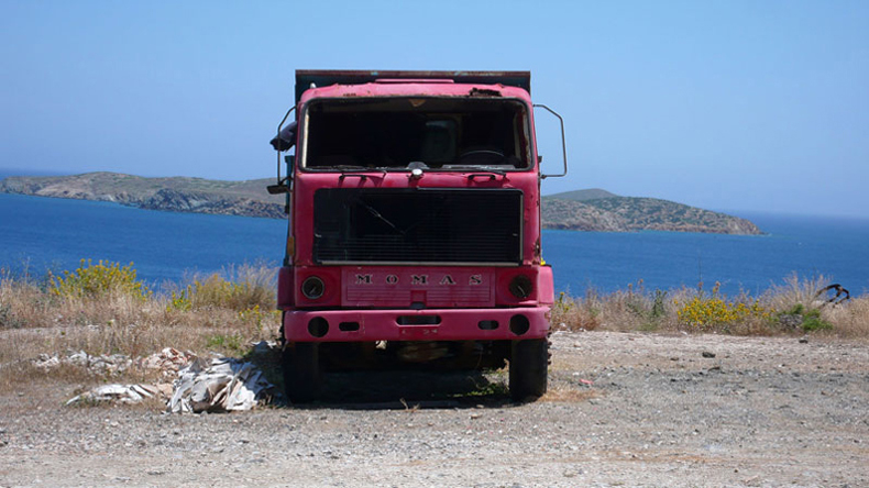 momas syros greece